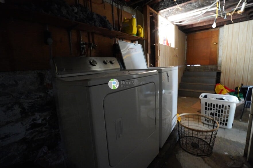 Building Photo - 52 Pearson Rd