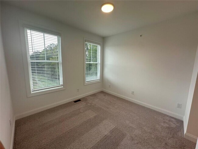 Building Photo - 554 Sawnee Dr