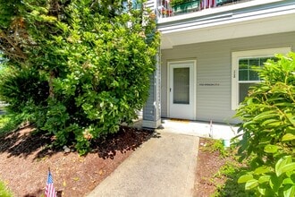 Building Photo - Low maintenance condo living in DuPont