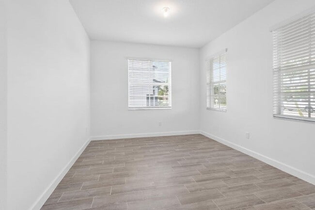 Building Photo - 6843 Cobia Cir