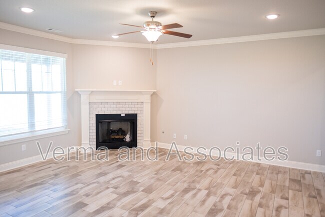 Building Photo - 940 E Skyline Lp