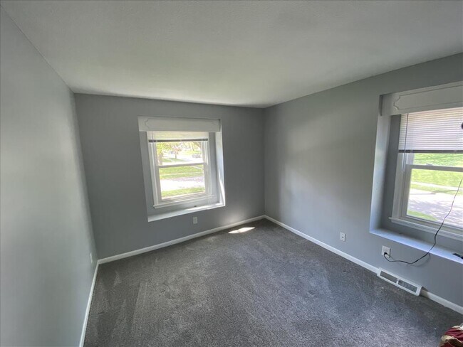 Building Photo - West Des Moines Home!