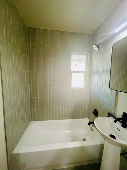 New Bathroom - 1501 W Lynwood St