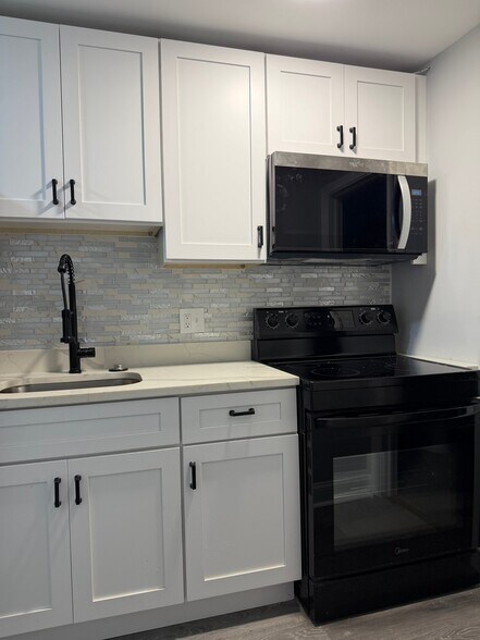 Building Photo - 3317 Ravenwood Ave