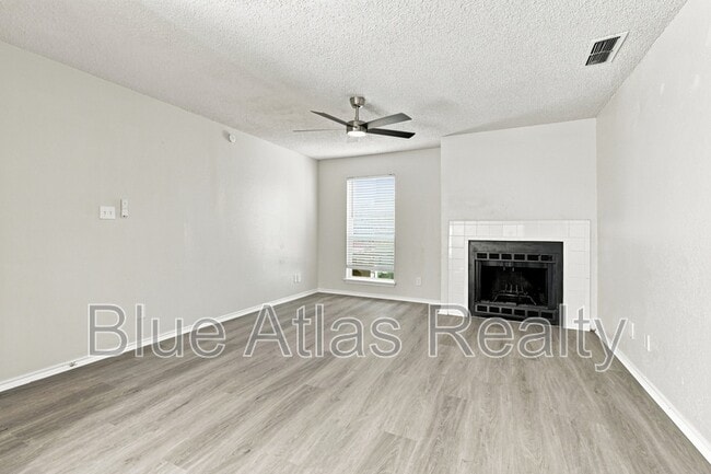 Building Photo - 8133 Foxfire Ln