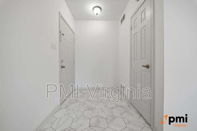 Building Photo - 3209 Jade Ct