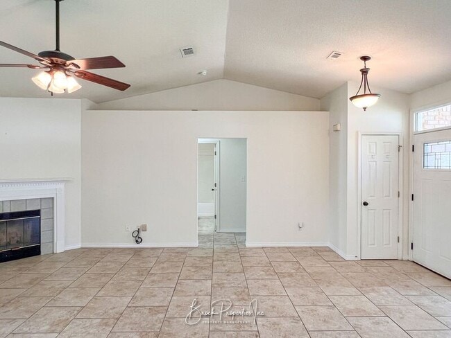 Building Photo - 2511 Southern Oaks Dr