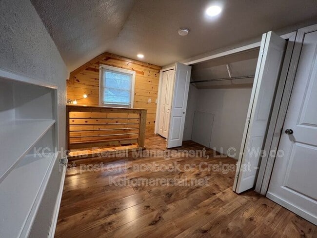 Building Photo - 8009 Summit St