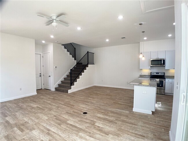 Building Photo - 255 Lourdes Ct