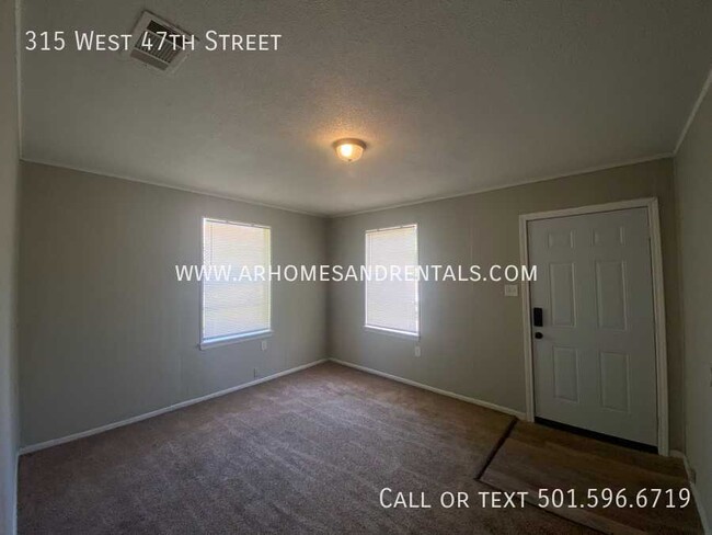 Building Photo - 315 W 47th St