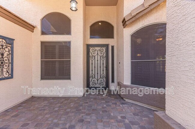 Building Photo - 1028 E Orchid Ln