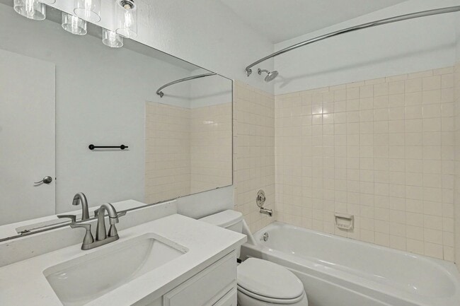 Building Photo - Spacious 2 Bed 2.5 Bath with a finished basement in the heart of Bear Creek
