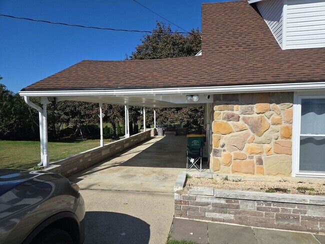 Building Photo - 4-5 Bedroom, 2 Bathroom 2-Story Detached H...