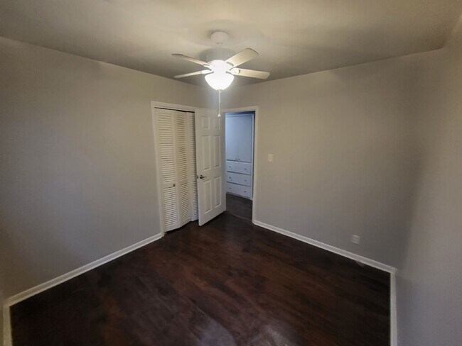 Building Photo - 3 Bed 2 Bath, 2 Car Garage