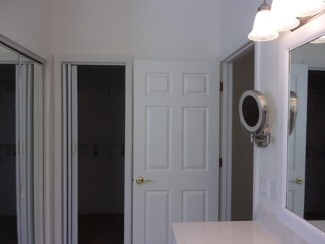 Building Photo - 512 Boxwood Pl