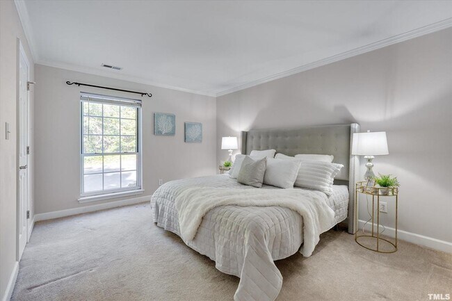 Building Photo - 1008 F Kingwood Drive, Chapel Hill, NC  27517