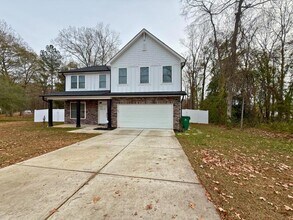 Building Photo - 6810 City View Dr