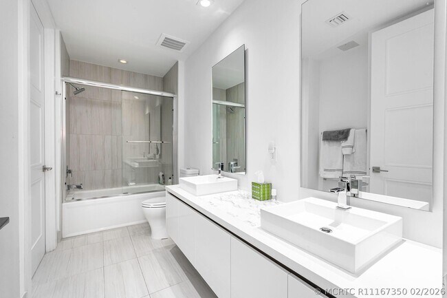 Building Photo - 155 E Boca Raton Rd