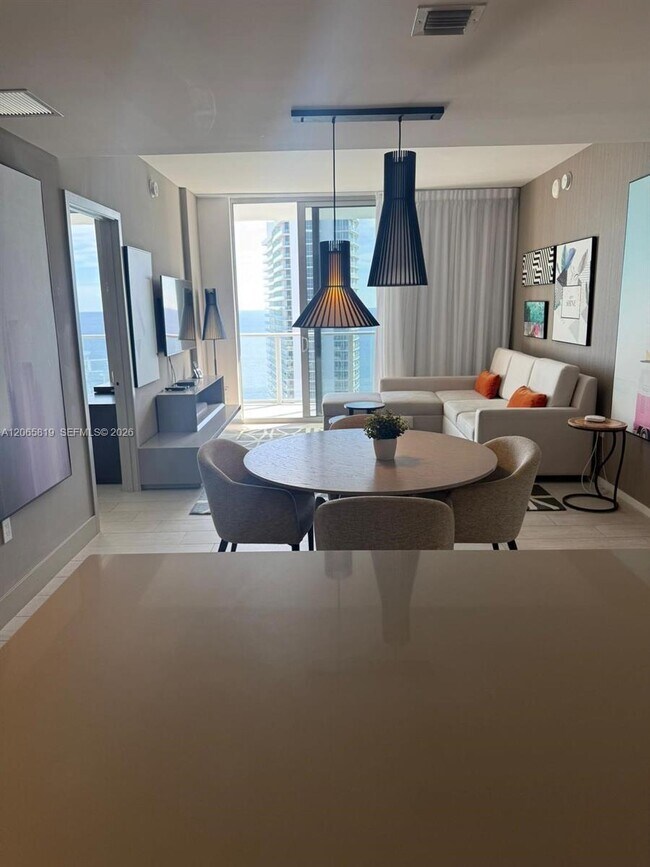Building Photo - 4010 S Ocean Dr