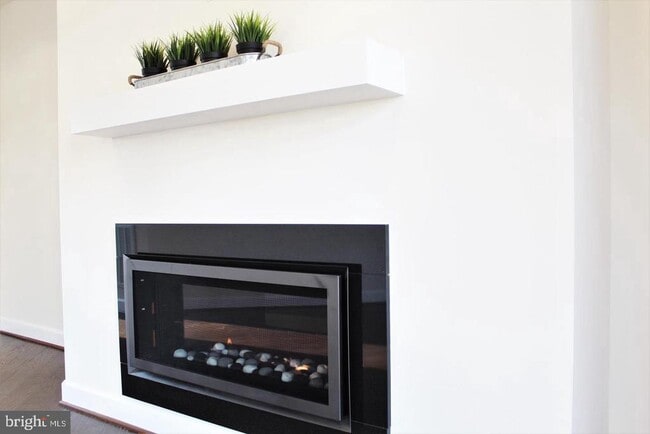 Building Photo - 23017 Sullivans Cove Sq