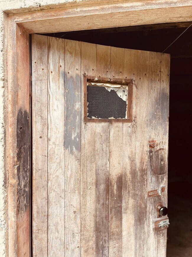 Building Photo - Historic and Peaceful Bainbridge Island Farm
