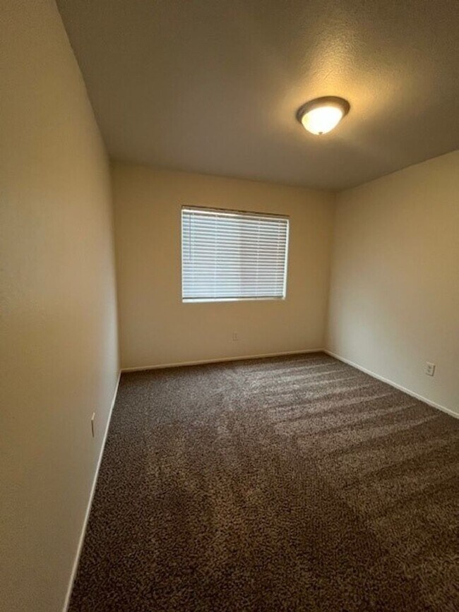 Building Photo - 3502 Southpass Dr