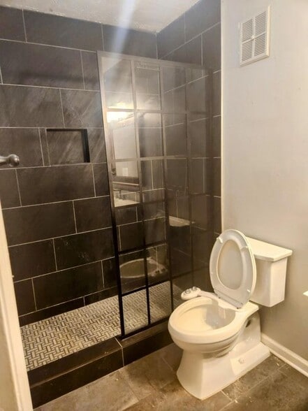 Building Photo - 2611 Vinings Central Dr