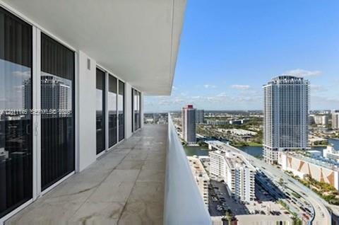 Building Photo - 1830 S Ocean Dr