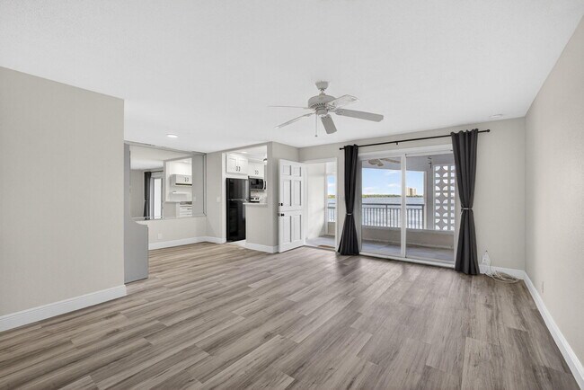 Building Photo - 100 Shore Ct