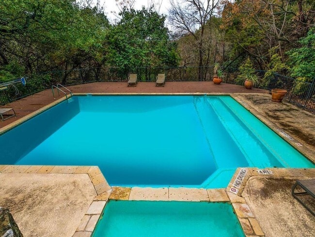 Building Photo - 4711 Spicewood Springs Rd