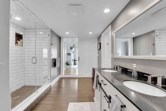 Building Photo - 600 Xanadu Pl