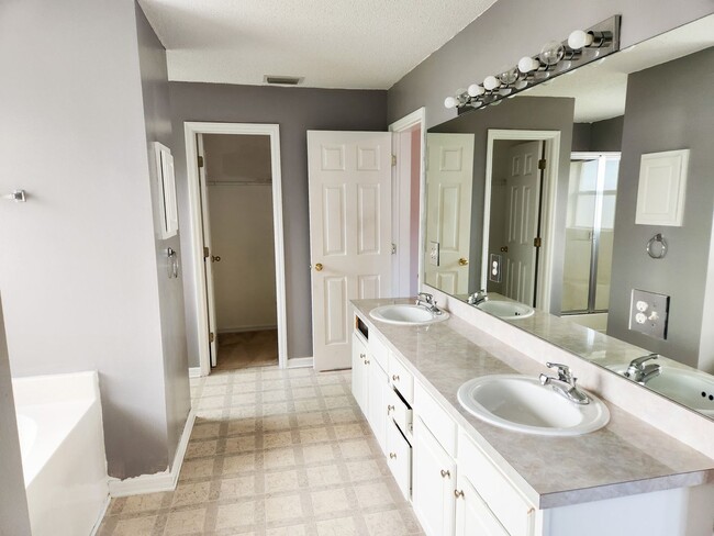 Building Photo - Port St. Lucie Pool Home for rent