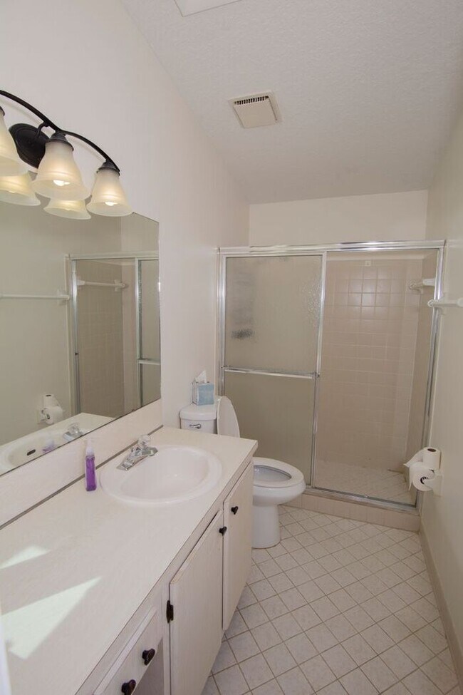 Building Photo - ADORABLE 2/2 CONDO WITH PRIVATE FENCED YARD — GREAT WINTER PARK LOCATION!