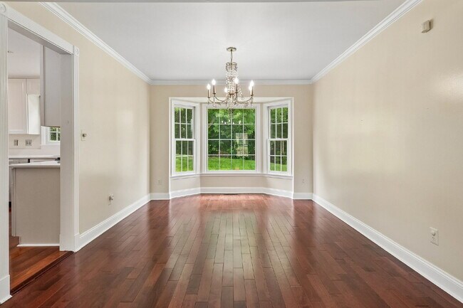 Building Photo - Beautifully updated and spacious 5-bedroom, 3.5-bath home for rent in the heart of Woodbridge