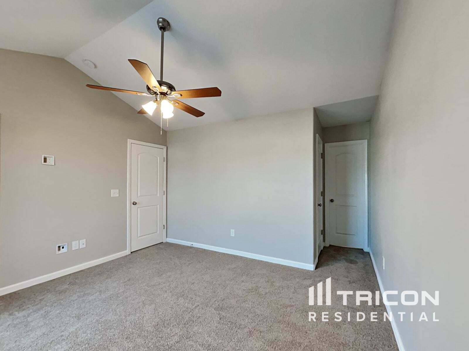 Building Photo - 661 Thistle Dr