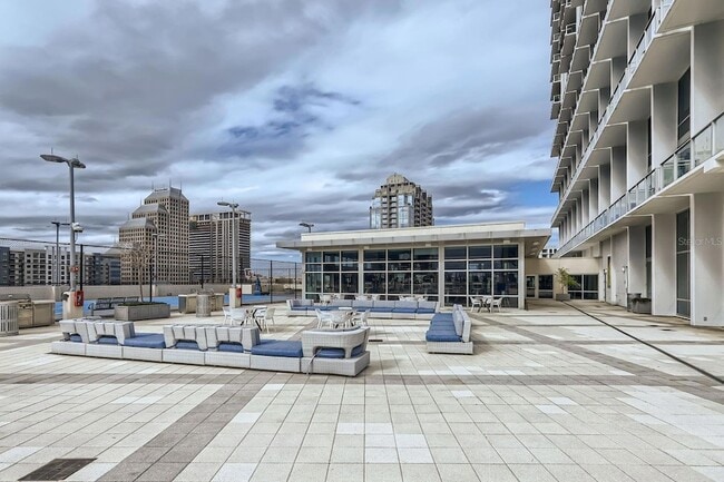 Building Photo - 150 E Robinson St