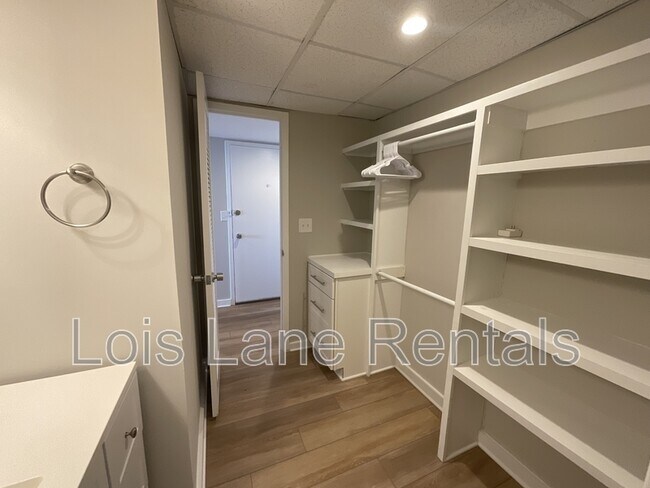 Building Photo - 14 Lockwood Dr