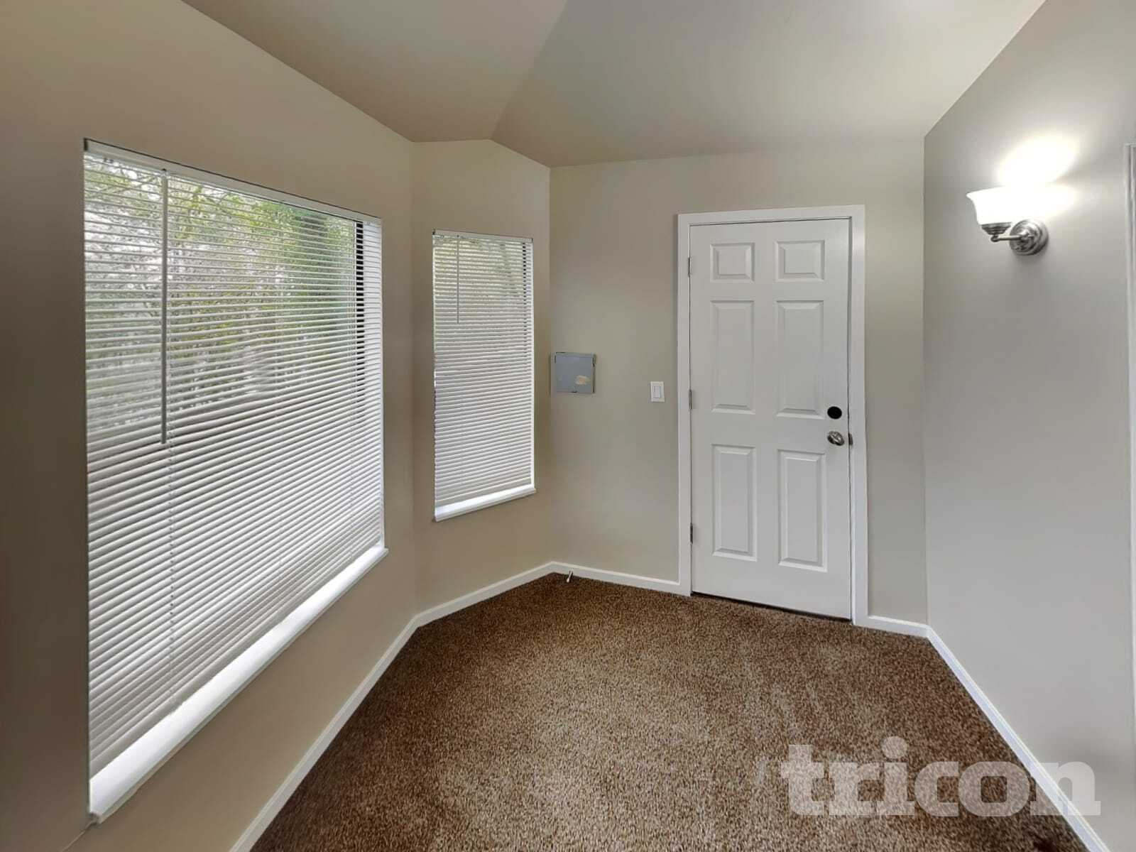 Building Photo - 1581 SW Woodland Terrace