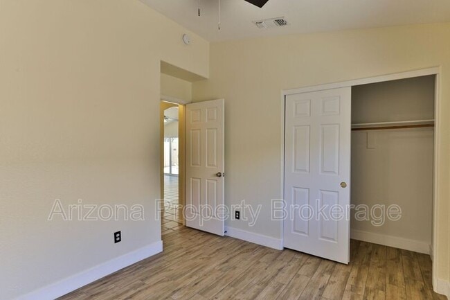 Building Photo - 1885 E Palomino Dr