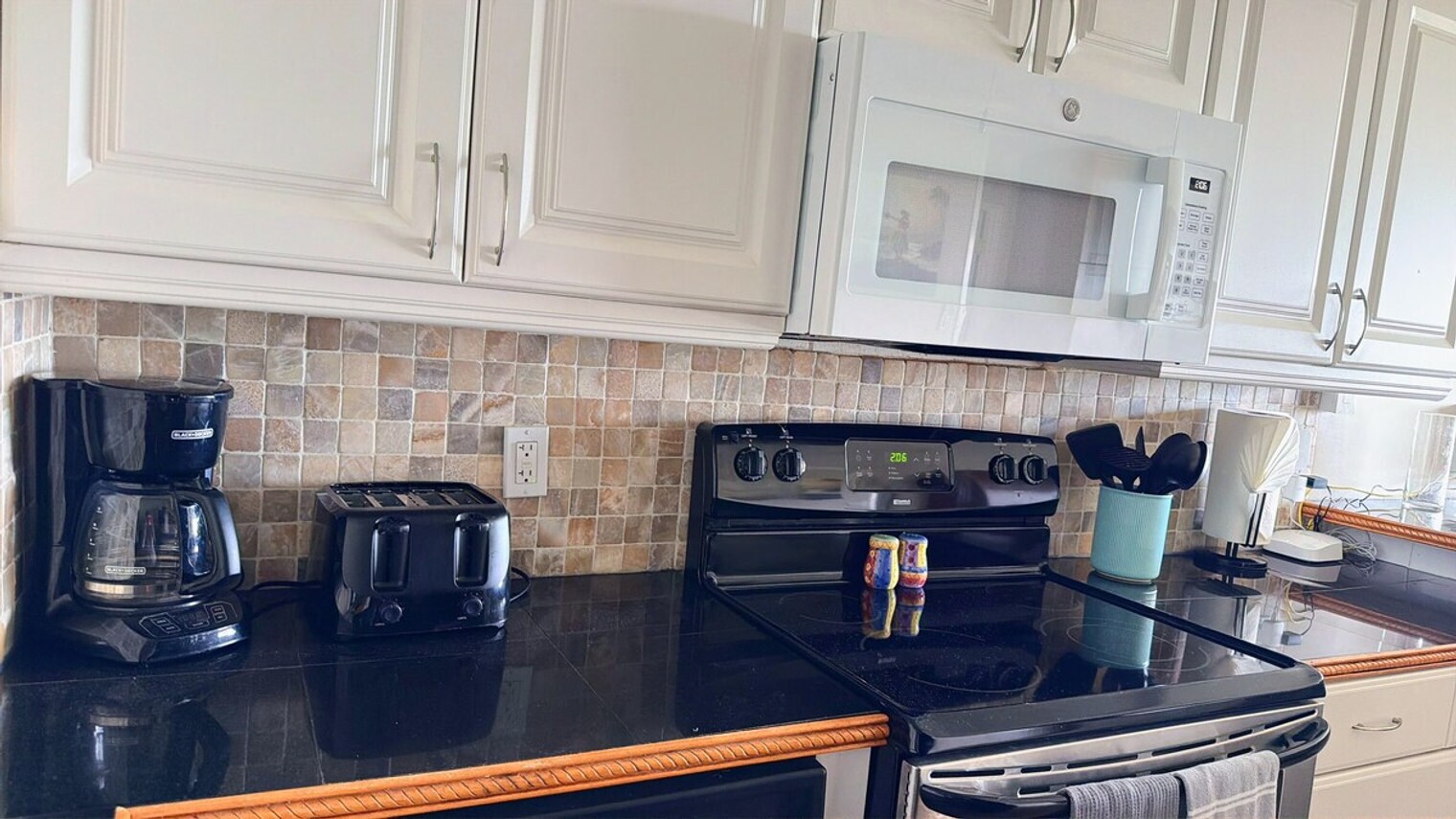 Building Photo - 938 S Kihei Rd