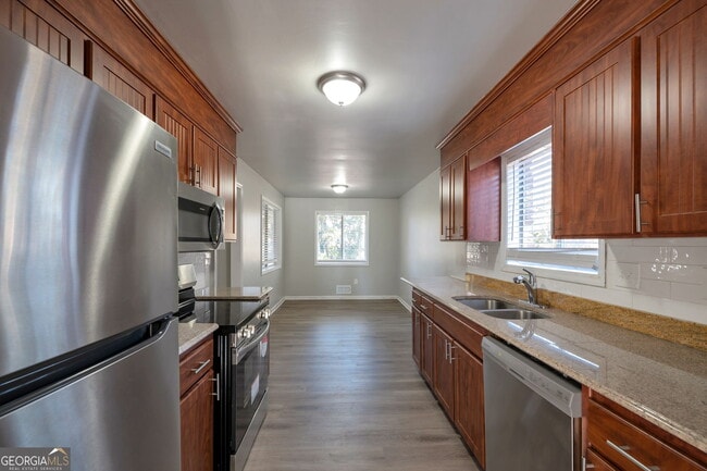 Building Photo - 1870 Sandgate Cir SW