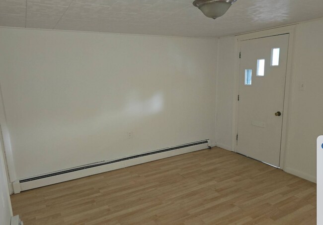 Building Photo - Charming 2 Bed / 1 Bath Single Family Home in Lansford with Front Porch & Yard!