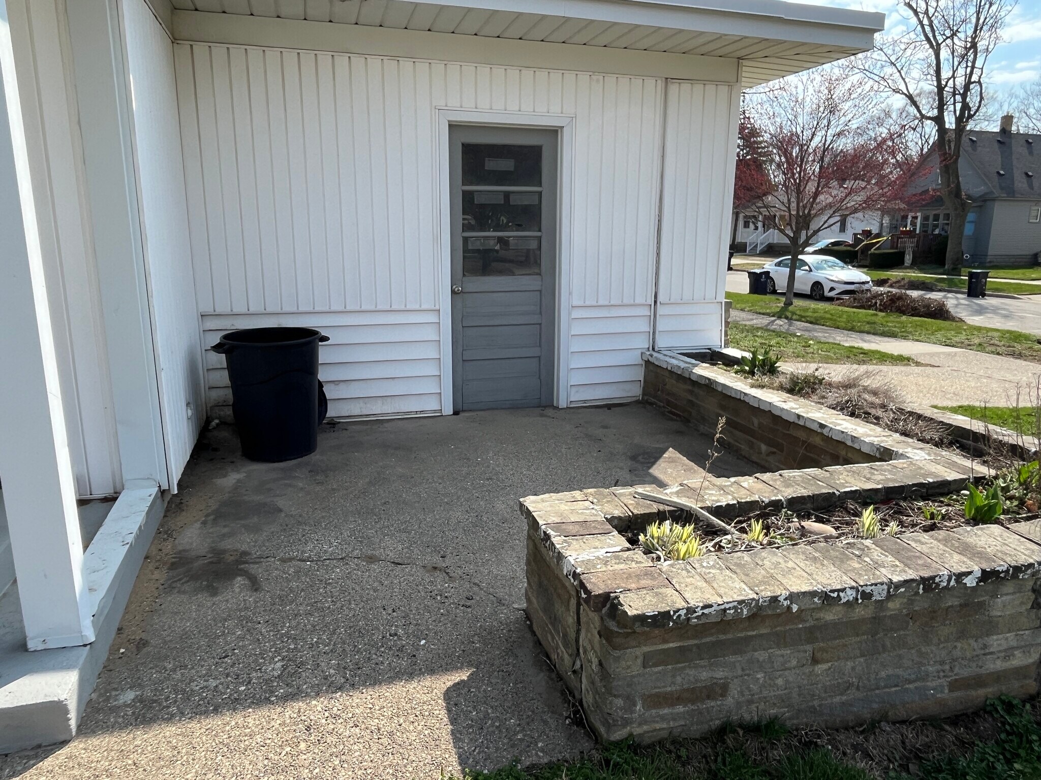 Building Photo - 393 W 20th St