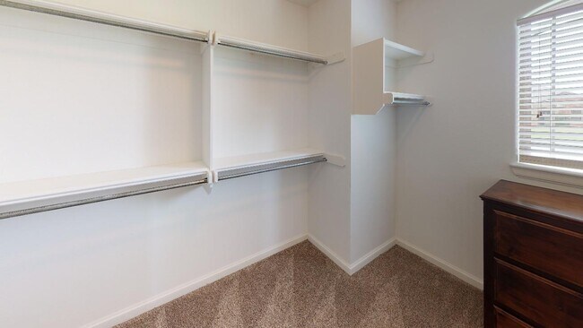 Building Photo - 328 Creekside Dr