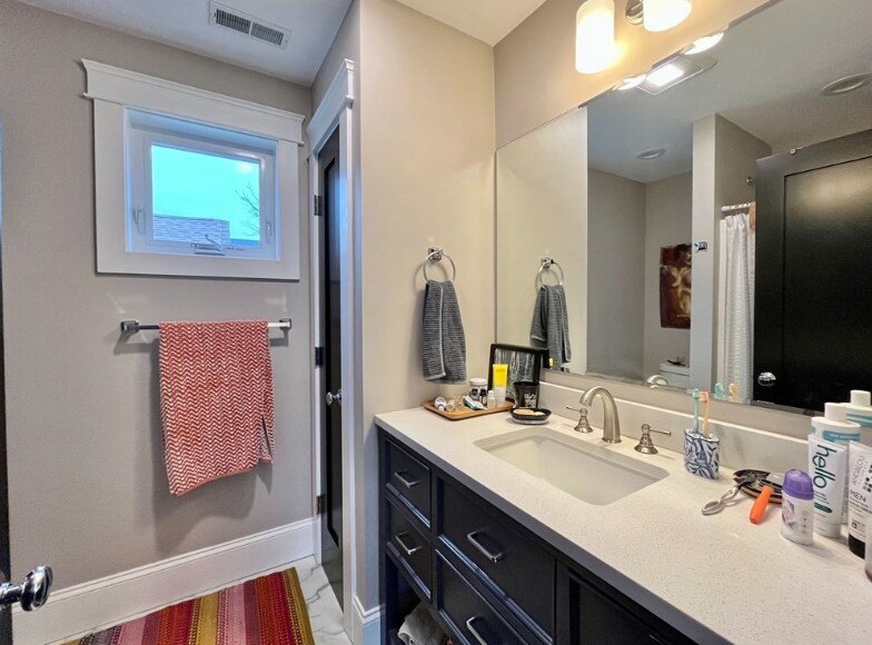 Building Photo - 9 Sherman St