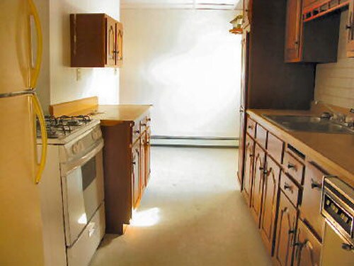Building Photo - 602 W Columbia Ave