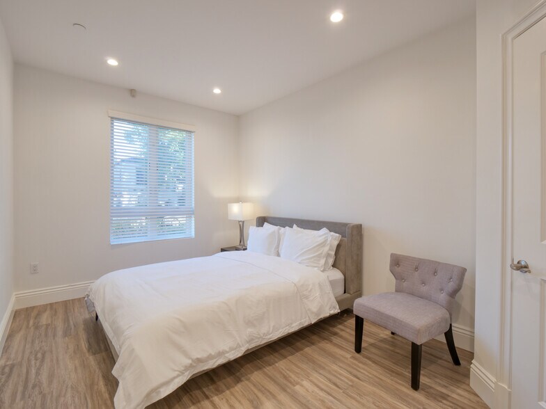 Building Photo - 911 S Shenandoah St