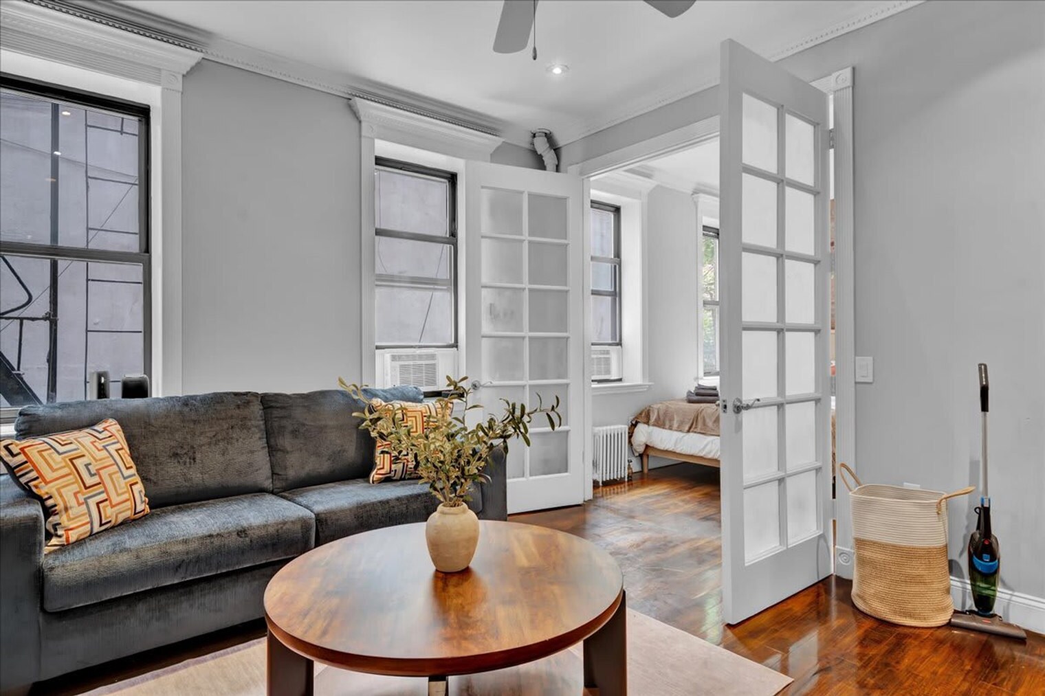 Building Photo - 346 E 18th St