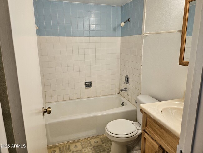 Building Photo - 525 S Rogers