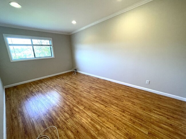 Building Photo - 1967 Plaza del Amo Plz